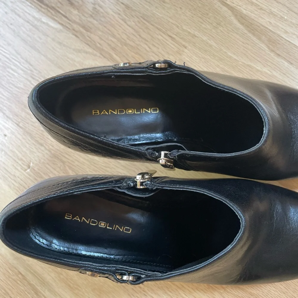 Bandolino Black Leather Heels Booties Size 8 in Excellent Condition - Picture 7 of 8